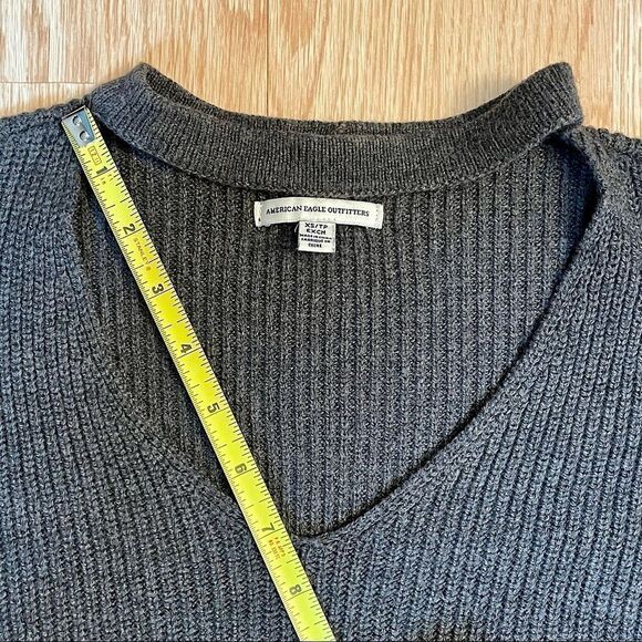 American Eagle Grey V-Neck Sweater - Size: XS - Picture 5 of 12